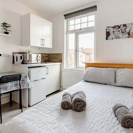 Double Room Edmonton Green, London N9 外观 照片