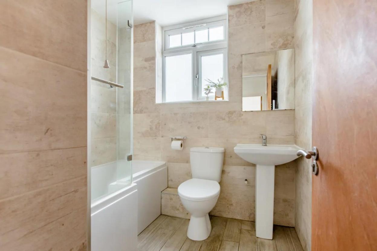 Double Room Edmonton Green, London N9 外观 照片