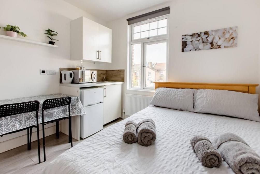 Double Room Edmonton Green, London N9 外观 照片