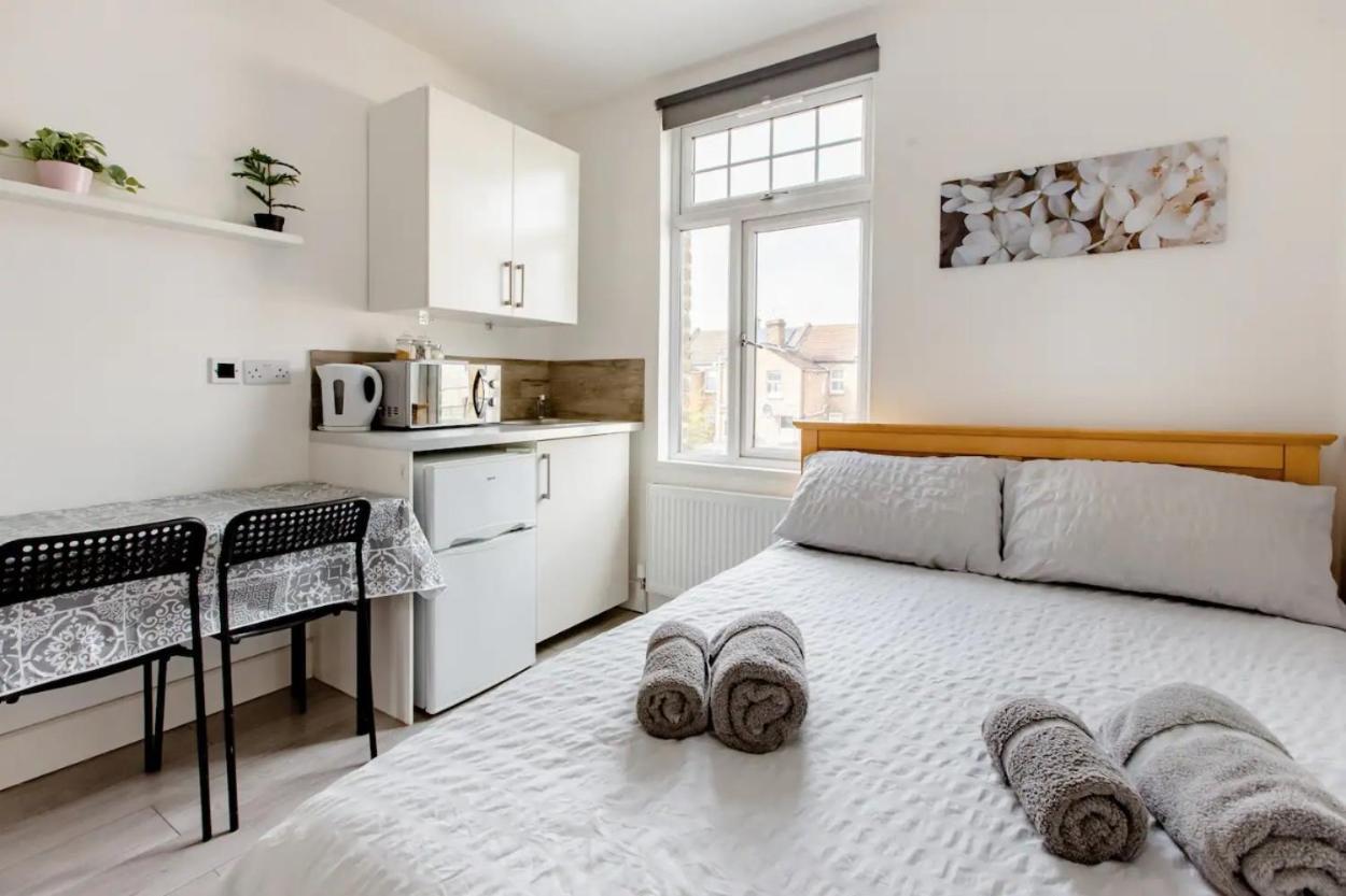 Double Room Edmonton Green, London N9 外观 照片