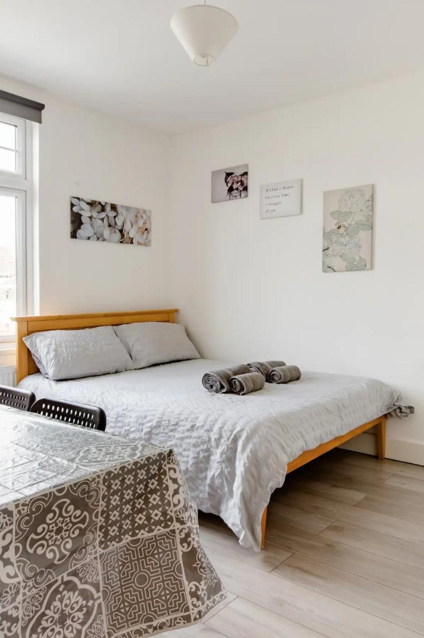 Double Room Edmonton Green, London N9 外观 照片