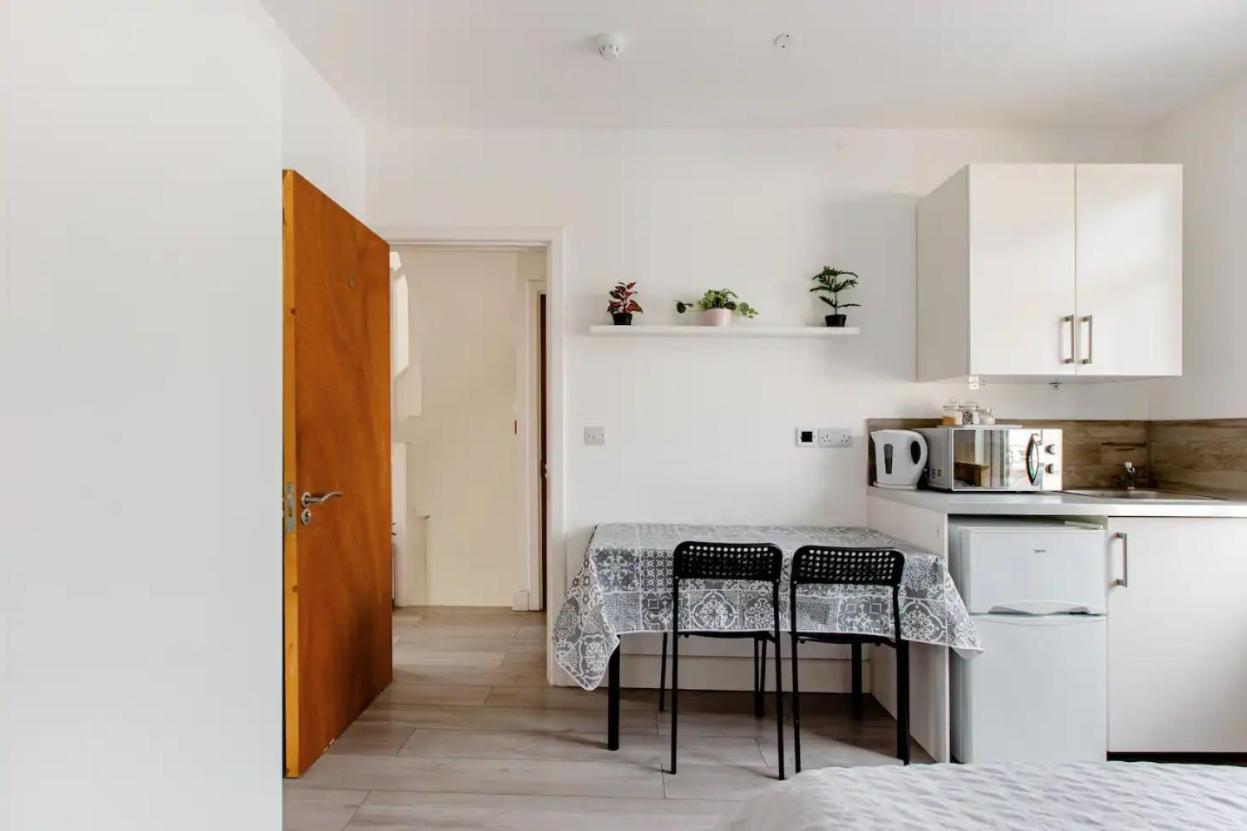Double Room Edmonton Green, London N9 外观 照片